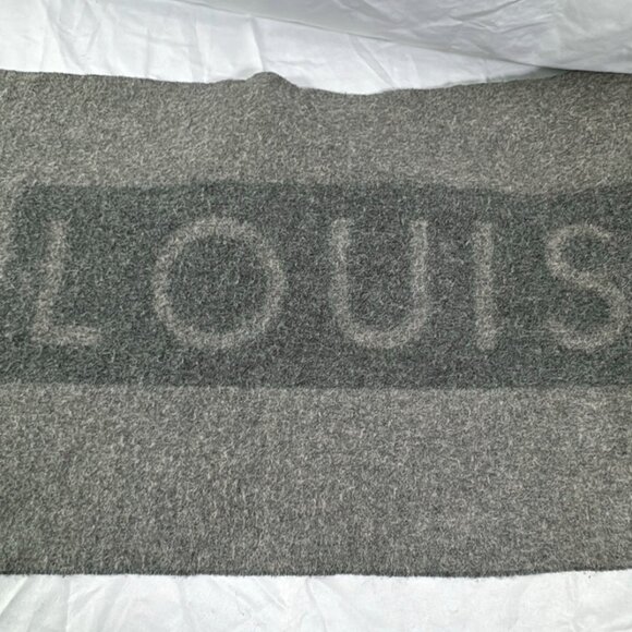 LOUIS VUITTON Gray Cashmere Logo Unisex Scarf Made in Scotland - Picture 2 of 10